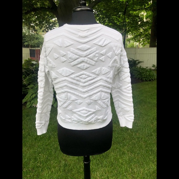Aztec 90’s look patterned white sweater - Picture 3 of 4